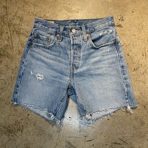 Levi’s 501 premium denim mid thigh shorts size 27